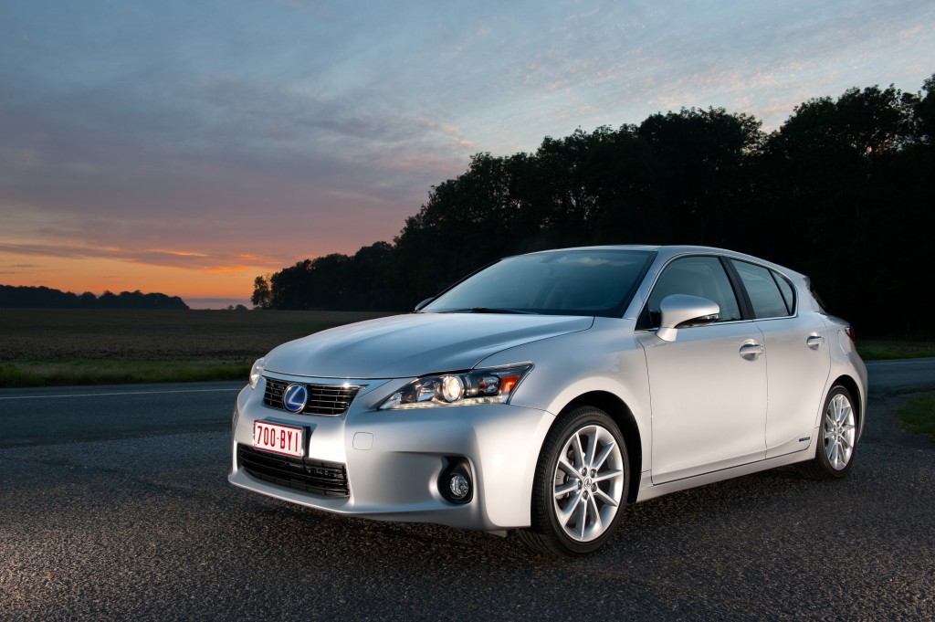 2013_Lexus_CT_200h_007